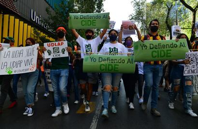 Estudiantes del CIDE piden contrato de autoridades escolares con la policía