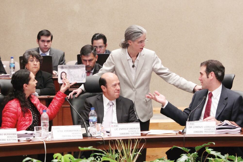 La discusión en torno al voto de personas transexuales se ha extendido, porque algunos consejeros dicen que es necesario verificar la identidad de estas personas. (ARCHIVO EL UNIVERSAL)