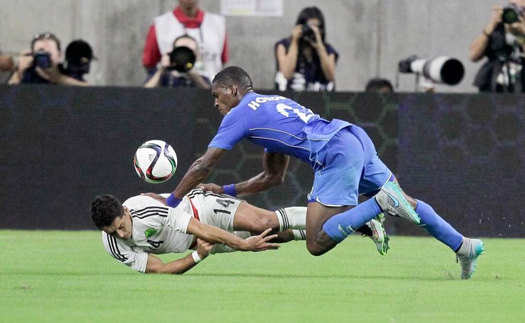 Finaliza con éxito cirugía a 'Chicharito' Hernández