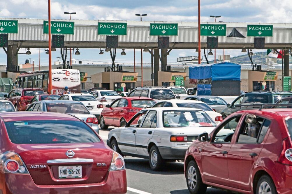 El percance generó el cierre de la autopista México-Pachuca , por lo que cientos de vehículos quedaron varados, aunque una vez retirada la unidad la circulación se normalizó (ARCHIVO EL UNIVERSAL)