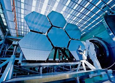 Lanzamiento del telescopio "James Webb" no llegará al espacio antes de la víspera de Navidad