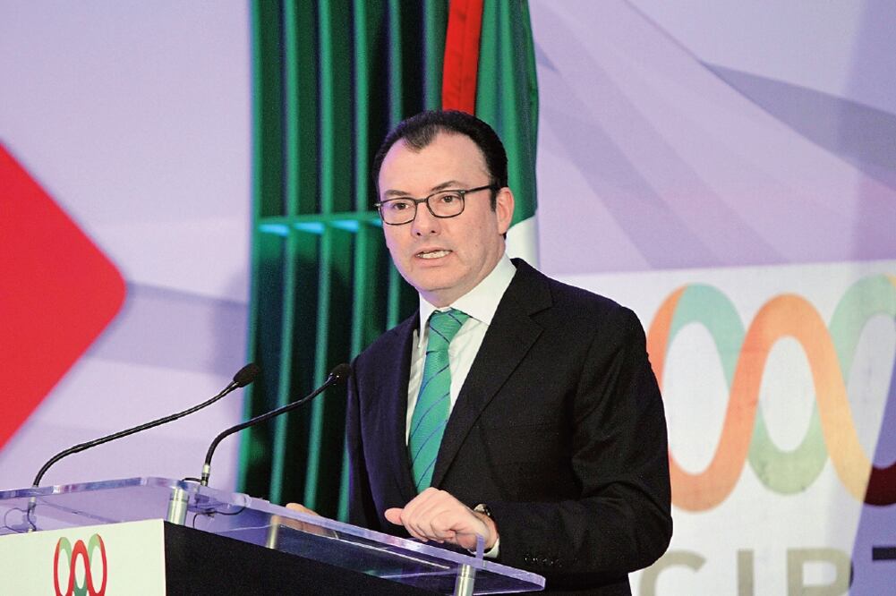 El secretario de Hacienda dijo que también ante el contexto de volatilidad se reduce el déficit fiscal mediante recortes al gasto público (CARLOS MEJÍA. EL UNIVERSAL)