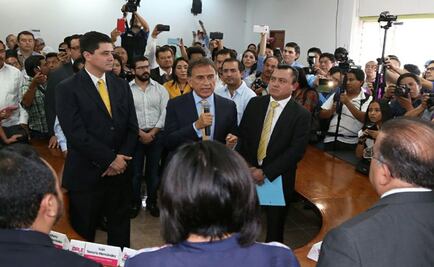 Yunes Linares registra candidatura para Veracruz