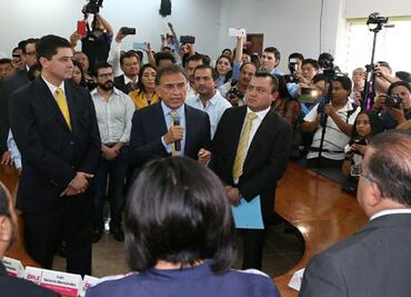 Yunes Linares registra candidatura para Veracruz