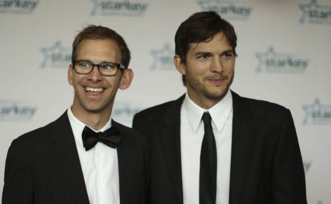 Ashton y Michael Kutcher. Fuente: Twitter @showmundialshow