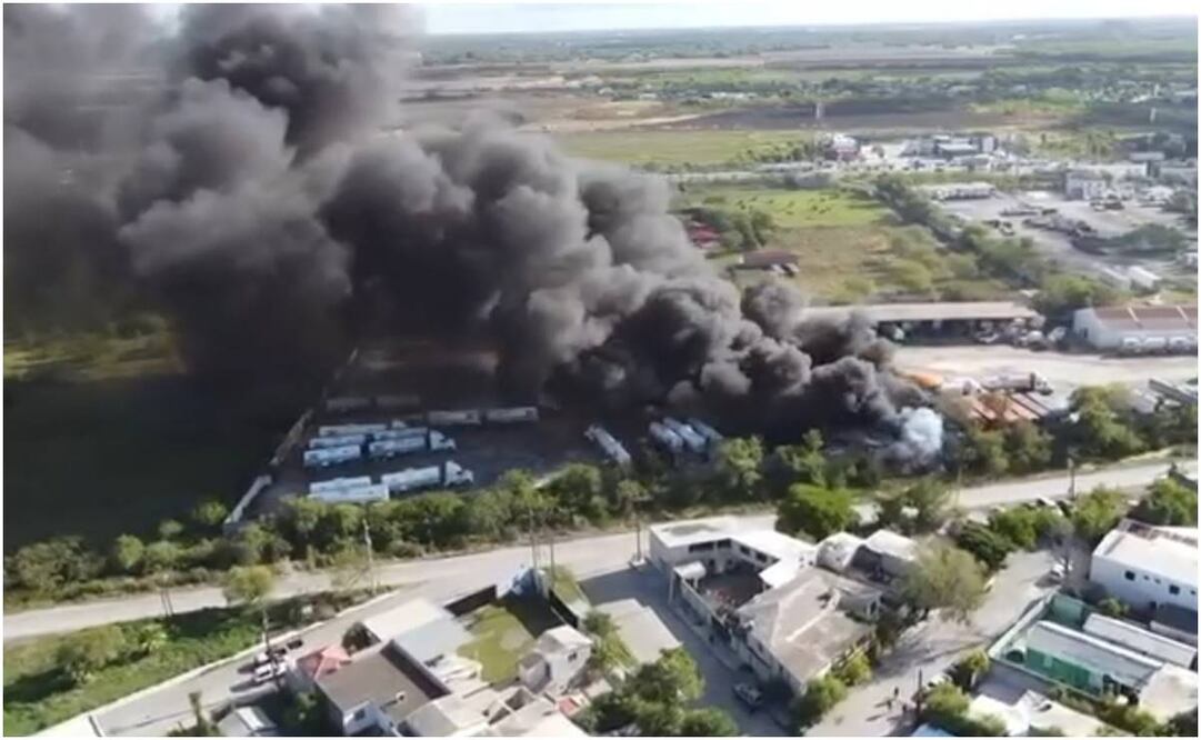 Reportan incendio en base de pipas en Matamoros. Foto: Especial