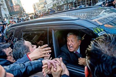 Protestas acaban con mitin de AMLO en NY