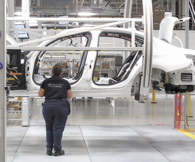 En opinión de la consultora Deloitte, habrá un estancamiento de la industria automotriz, aunque ya hay inversiones para fabricar autos eléctricos. Foto: ARCHIVO EL UNIVERSAL
