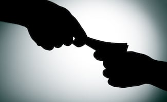 Corrupción cuesta a los mexicanos cerca de mil millones de dólares; ¿Quiénes son más corruptos?, esto revela encuesta del Inegi