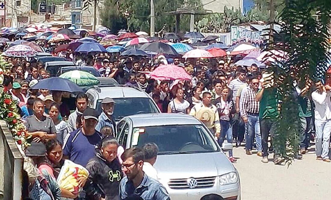 Brayan fue sepultado en el panteón municipal de Santiago Tezontlale. Cientos de personas se congregaron en el servicio fúnebre (CORTESÍA MARFECA)