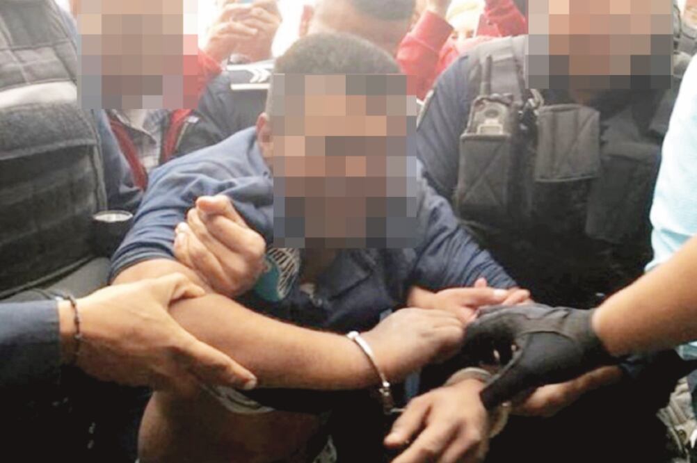 Al ingresar a la comandancia, el presunto delincuente aprovechó la presencia de los medios para asegurar que fue golpeado (CORTESÍA)