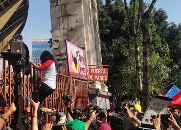 Marcha Antitaurina en la Plaza México termina en caos