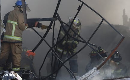 Cámaras captan accidente aéreo en Toluca; videos muestran caída del jet segundos antes de la explosión