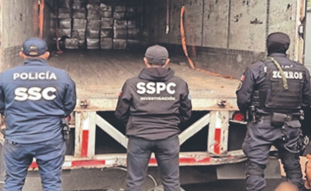 El 4 de mayo de 2026 elementos de la SSC y federales detuvieron a cuatro sujetos que transportaban mil 278 kilos de marihuana en la caja de un tráiler. Foto: Especial