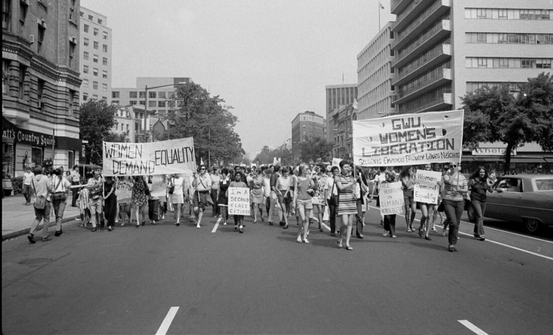 Marcha por la liberación femenina en Washington, D.C., 1970, tomada en el trayecto desde Farragut Square hasta Lafayette Park./ Warren K. Leffler/ Cortesía de la Library of Congress