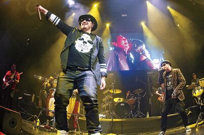 Los Auténticos Decadentes, la banda que sigue prendiendo