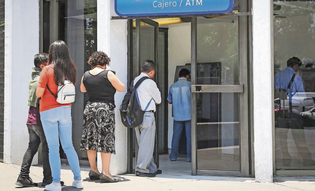 De enero a noviembre de 2023, de 137 mil 551 reclamaciones contra bancos, 42% f ue ro n atribuidas a un posible fraude virtual contra sus usuarios, indican datos de la Condusef. Foto: Archivo | El Universal