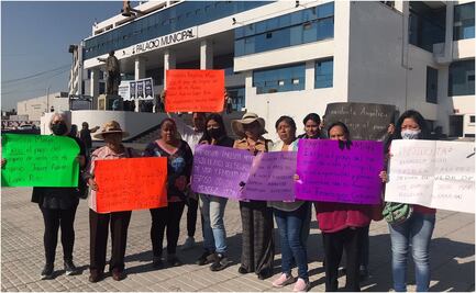 Viudas de policias exigen pago del seguro de vida y pensión en Naucalpan 