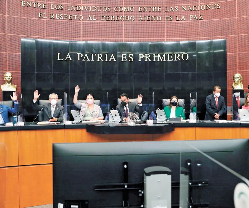 En el pleno de la Comisión Permanente, Morena cerró filas con el Presidente, y el PRI y MC criticaron su injerencia en las elecciones. Foto: ESPECIAL