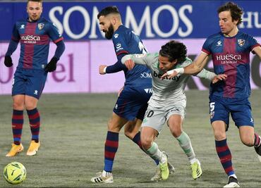 El Betis se lleva la victoria en su visita al Huesca; Lainez fue titular