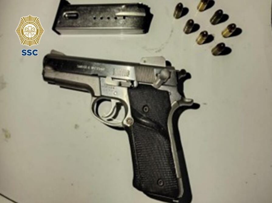 Policías Capitalinas detuvieron a un menor de edad en calles de la alcaldía Iztapalapa, el sospechoso aparentemente participó en una agresión a tiros. Foto: Especial