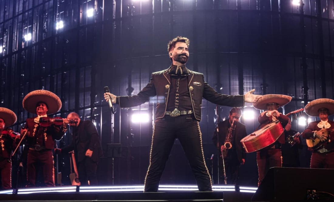 Concierto del cantante Alejandro Fernández en el Estadio GNP FOTOS Gabriel Pano El Universal