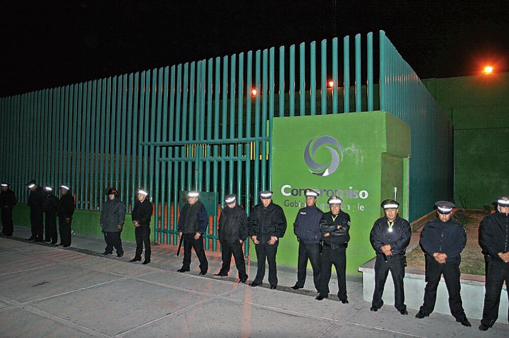 La presunta 'Degolladora' tiene tres órdenes de aprehensión por lesiones, homicidio, homicidio en grado de tentativa y lesiones (ESPECIAL)