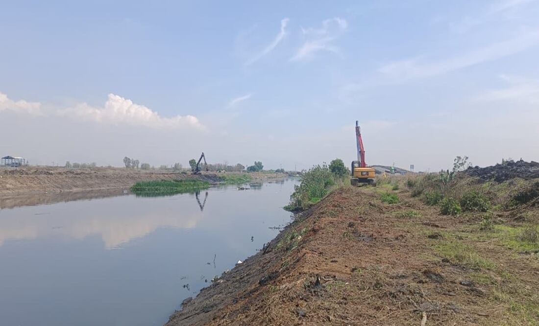 Retiran más de 11 toneladas de basura y lodo del Río de La Compañía en Edomex para evitar desbordes. Foto: Especial
