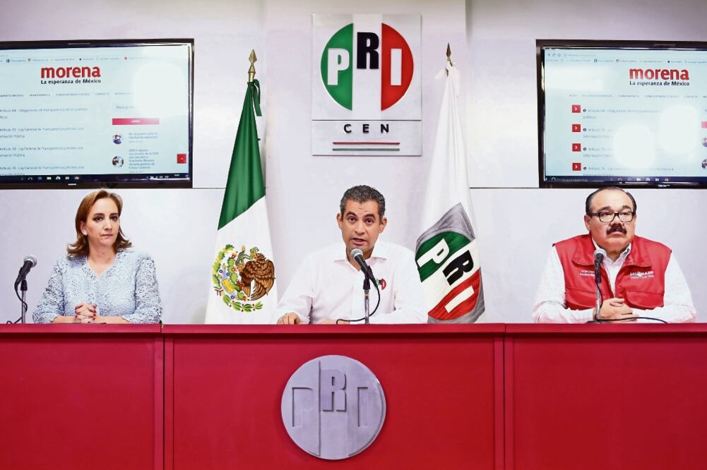 El presidente nacional del PRI, Enrique Ochoa Reza (centro), dice que el PAN y el PRD no pueden ir solos contra Andrés Manuel López Obrador, por lo que buscan aliarse (BERENICE FREGOSO. EL UNIVERSAL)