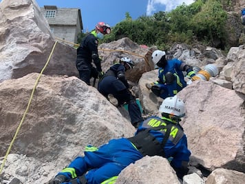 Marinos realizan trabajos para dictaminar riesgos en zona de derrumbe en cerro del Chiquihuite
