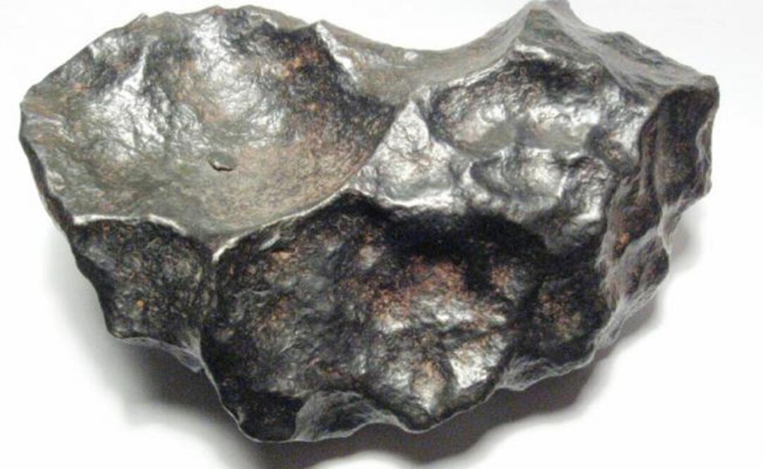 Meteorite rock, one of the eight meteorites stolen from the Museum – Photo courtesy of MUSEO DE ACERVO PALEONTOLÓGICO