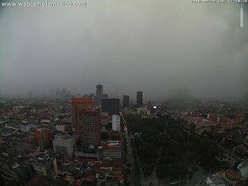 Encharcamientos afectan vialidades de la Ciudad de México