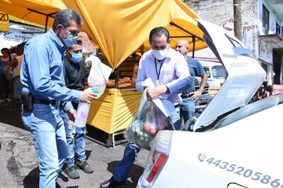 Taxistas se unen a comerciantes para brindar servicio a domicilio en Morelia