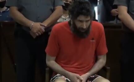 Inicia el juicio del "hombre gato" en Argentina, quien asegura que se siente un animal; presuntamente asesinó a su madre y tía