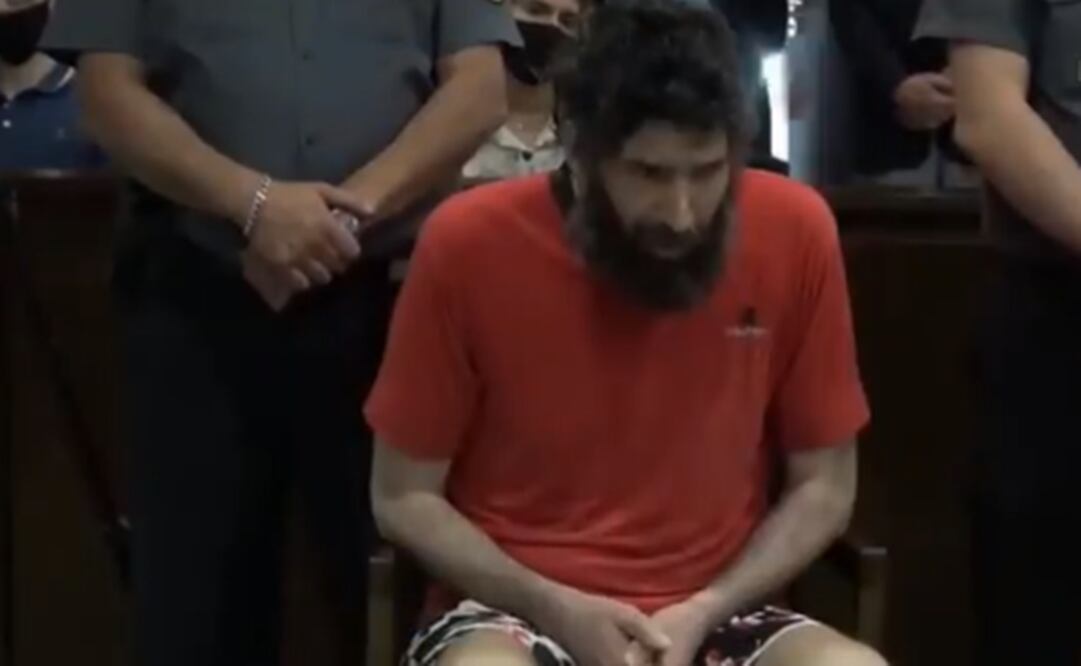 El "hombre gato" fue desalojado del recinto jurídico porque no paraba de maullar.  Foto: Tomada del video 