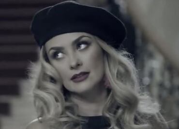 Aracely Arámbula cierra la semana con un escote de alto impacto