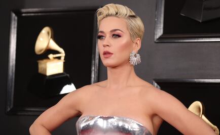 Katy Perry celebra sus 35 años en traje de baño 