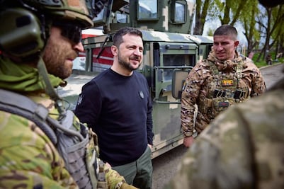 Zelensky insta a ucranianos en el extranjero a regresar a luchar o a pagar impuestos