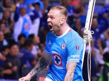 Cruz Azul vence 3-2 a Pumas y llega encendido al duelo ante América; Puebla se pintó de azul celeste