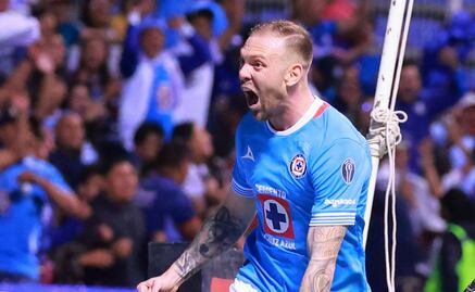Cruz Azul vence 3-2 a Pumas y llega encendido al duelo ante América; Puebla se pintó de azul celeste