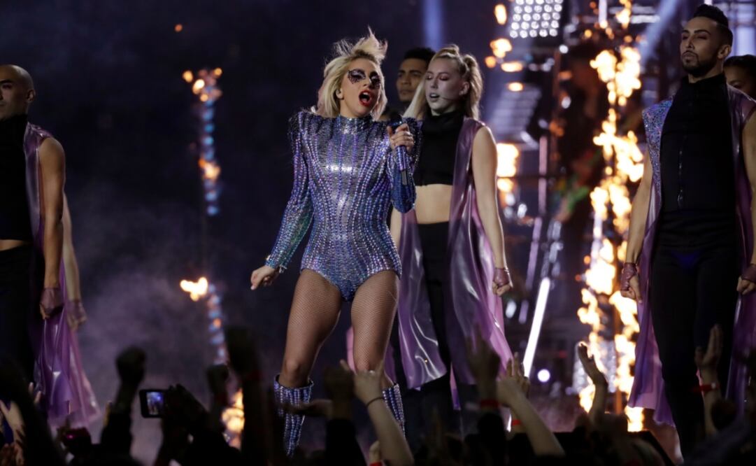 Lady Gaga fue la encargada de ofrecer el show de medio tiempo en el Super Bowl LI  Foto:AP