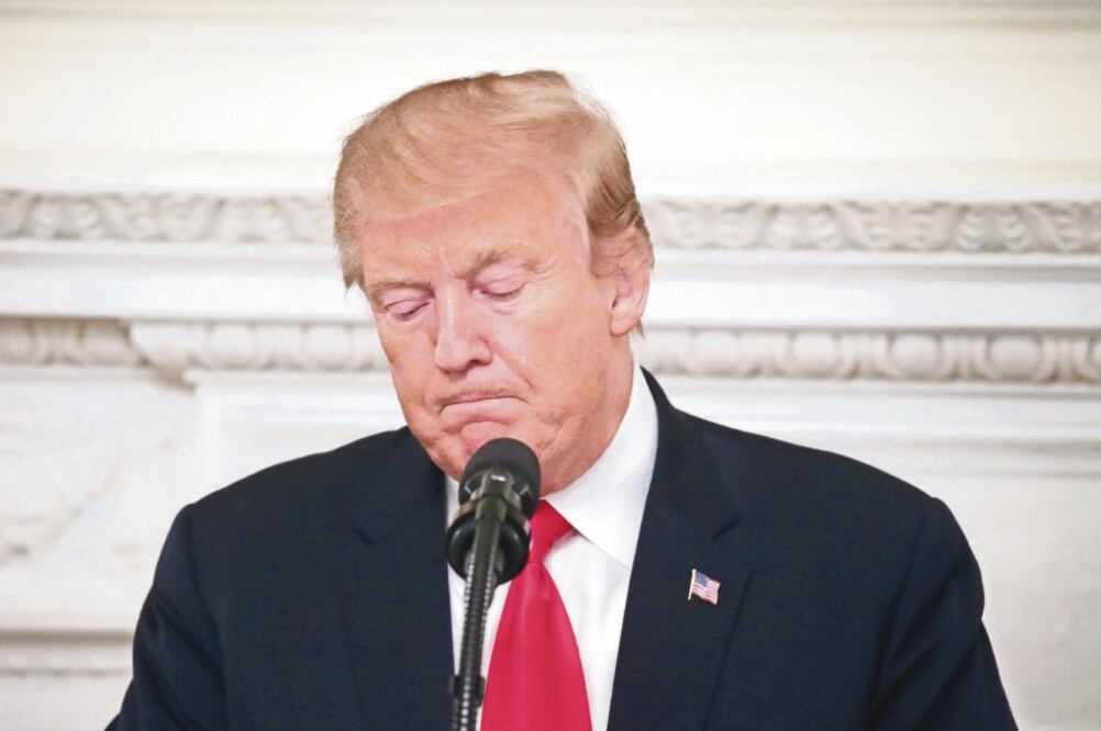 Encuentro. El presidente de Estados Unidos, Donald Trump, se reunió con miembros de la fiscalía general en la Casa Blanca. Foto: LEAH MILLIS. REUTERS