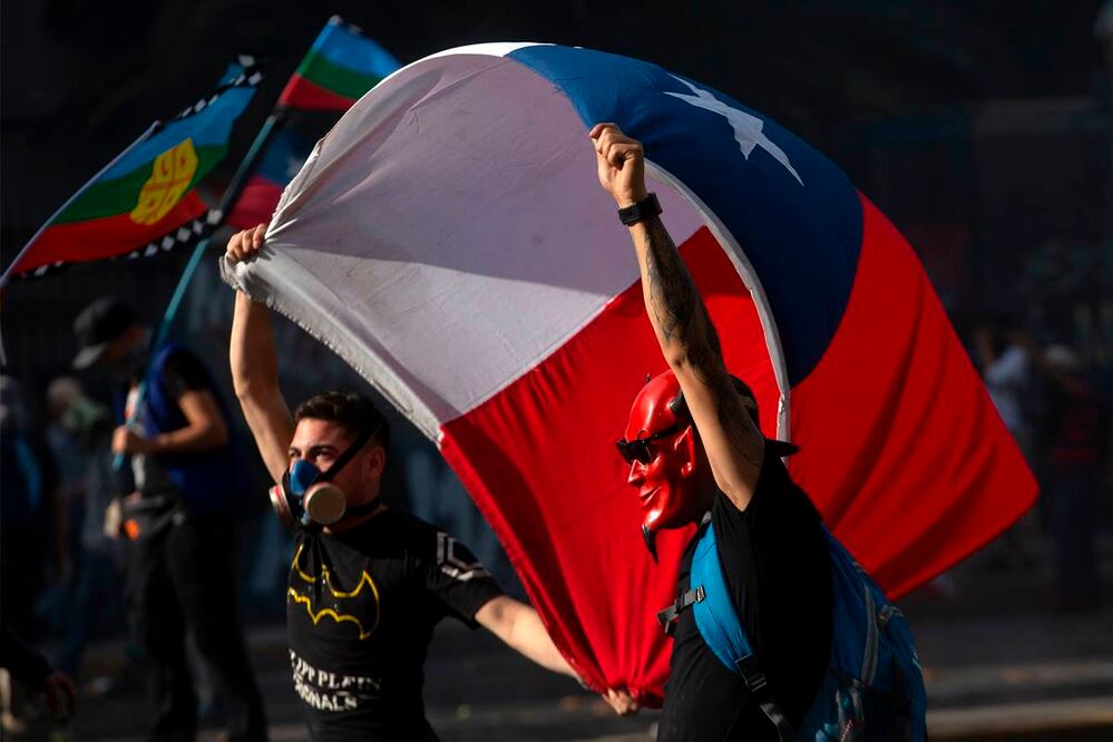 Los jóvenes comenzaron a hacer llamados a través de Instagram y Twitter  (Fotos: AFP)