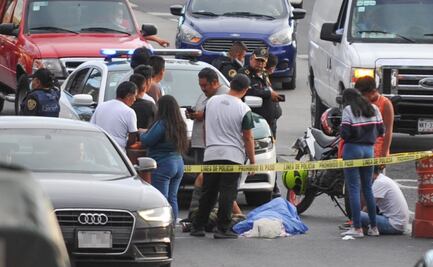 Pide gasolina, se va sin pagar y embiste a despachador que intentó detenerlo en Iztapalapa