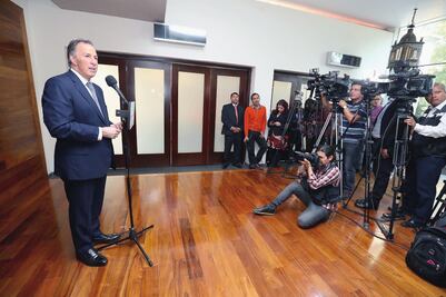 Meade reta también a López Obrador