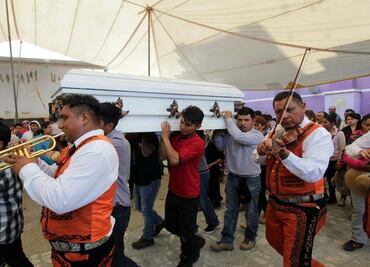 Sepultan a 4 que fallecieron en enfrentamiento con militares en Puebla