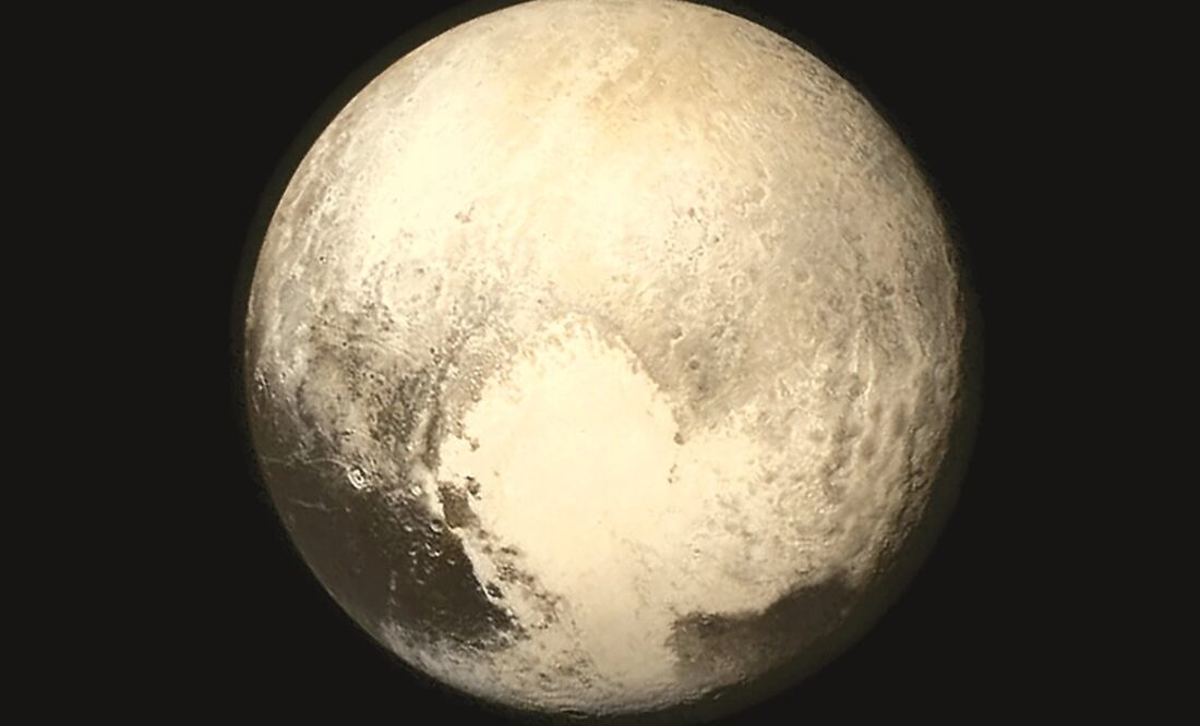 El hallazgo de los científicos de la misión New Horizons de la NASA encontraron estas crestas espaciadas de manera uniforme en la superficie de Plutón. Foto: Archivo EL UNIVERSAL