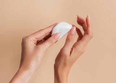 Cómo quitar el esmalte de uñas sin acetona