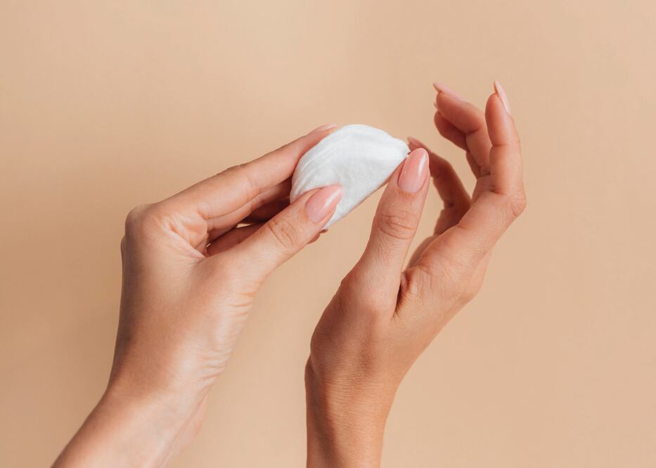 A largo plazo, la acetona puede dañar tus uñas y la piel de los dedos. Foto: Freepik