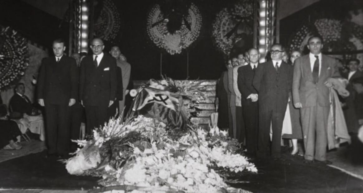 Subastarán fotografías del funeral de Frida Kahlo